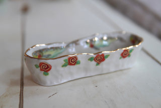 "Fish & Rosettes" 7 in Olive Dish