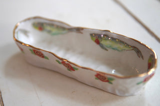 "Fish & Rosettes" 7 in Olive Dish