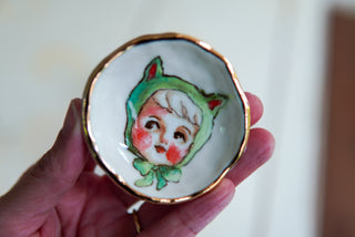 "Green Kitty Bonnet" Treasure Dish 2.6"